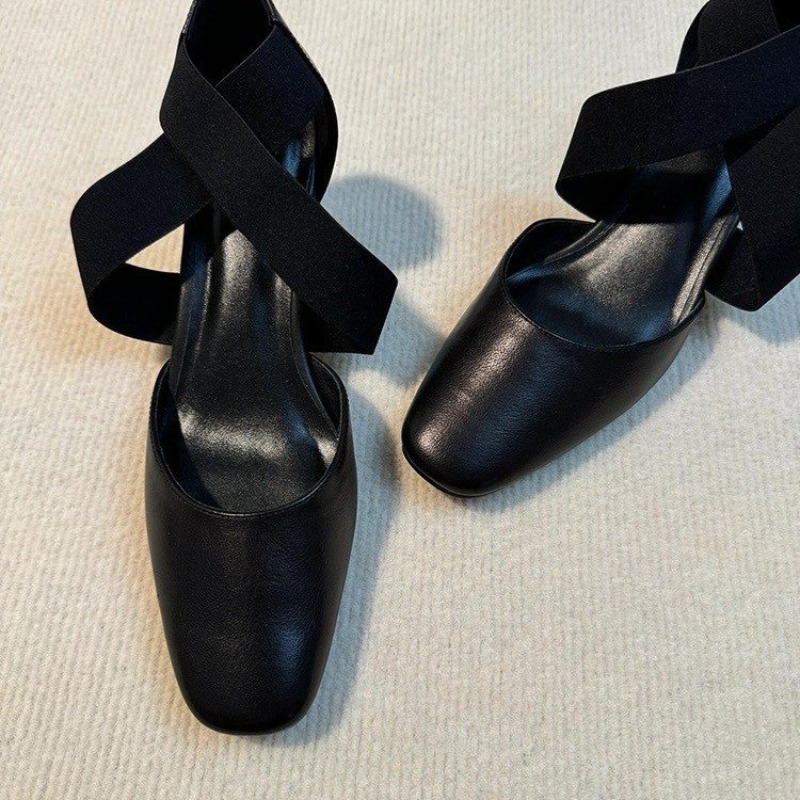 Leatherwork In French - Damskie sandały na obcasie z krzyżowymi